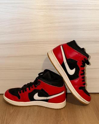Air Jordan 1 Mid SE "Christmas" codice DQ8417-006