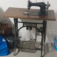 Macchina da cucire antica Phoenix