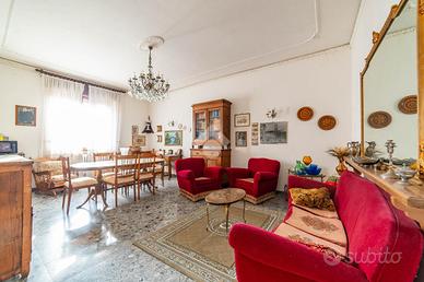 4 LOCALI A VITERBO
