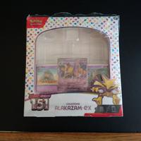 Pokémon 151 collezione con poster e alakazam ex