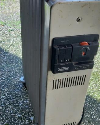 Termosifone ad olio marca De Longhi