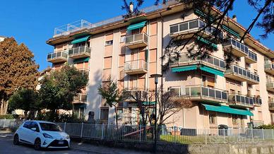 Appartamento di 125 m² con 5 locali e box auto a V