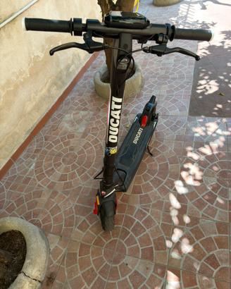 Monopattino elettrico ducati pro 3/III TRATTABILE