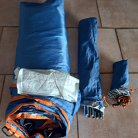 Tenda da campeggio con materassino e pompa