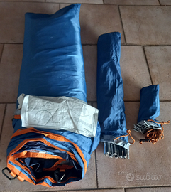 Tenda da campeggio con materassino e pompa