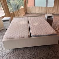Letto matrimoniale con comodini