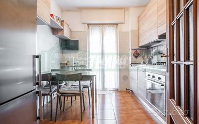 4 LOCALI DOPPI SERVIZI CON BOX E CANTINA