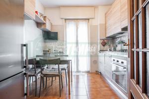 4 LOCALI DOPPI SERVIZI CON BOX E CANTINA