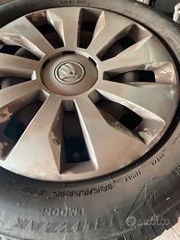 4 gomme invernali Blizzak con cerchione