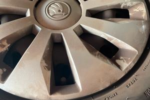 4 gomme invernali Blizzak con cerchione