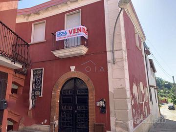 Villa di 2148 m² con 5 locali e box auto a Carinol