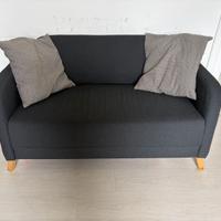 Divano 2 Posti Compatto – Design Moderno