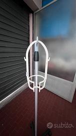 Porta flebo con rotelle