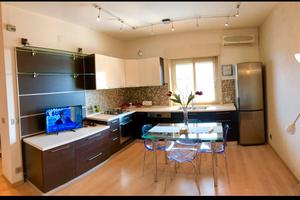 Esclusivo e confortevole 2vani arredato +PostoAuto