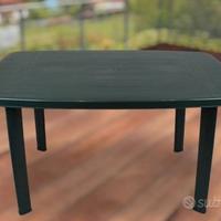 Stock tavolo giardino