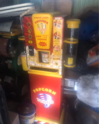 Distributore pop corn tipo cinema.