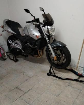 Suzuki gsr 600