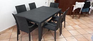 Tavolo in rattan nero allungabile + 6 sedie