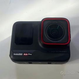 Insta360 AcePro 4k + accessori + microSD 64GB