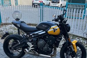 Triumph Trident 660-07/2025 -2500 km pari al nuovo