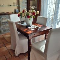 Tavolo in legno allungabile e 4 sedie ikea