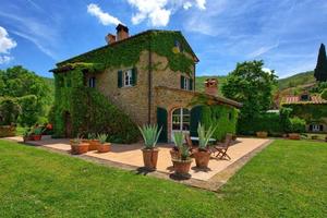 Rustico / Casale di 300 m² con più di 5 locali e b