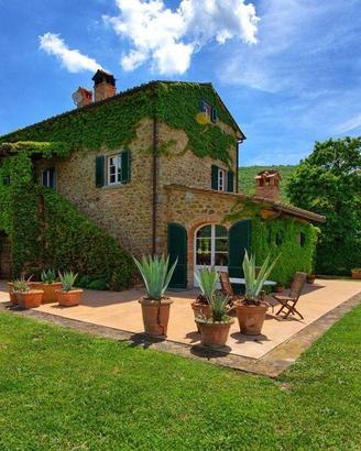Rustico / Casale di 300 m² con più di 5 locali e b
