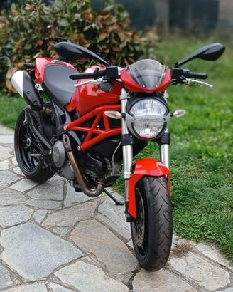 DUCATI Monster 796