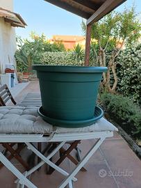 vaso con sottovaso da giardino