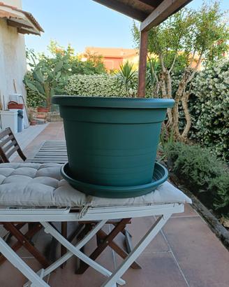 vaso con sottovaso da giardino