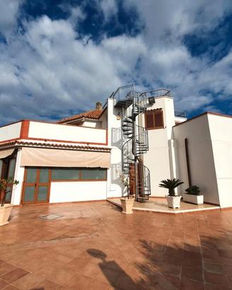 Arenella | Villa adibida ad albergo