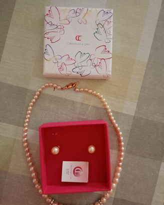 Collana e orecchini di perle bigiotteria