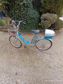 Bicicletta elettrica Blu 