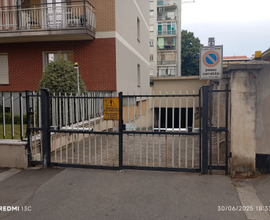 Ampio box auto. Via Mercadante 101 (zo