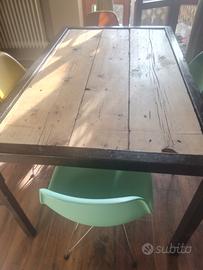 Tavolo in legno e ferro