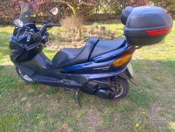 scooter con bauletto 