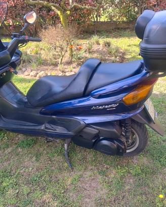 scooter con bauletto 