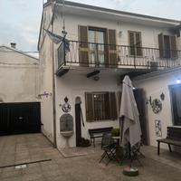 Casa indipendente con terreno edificabile