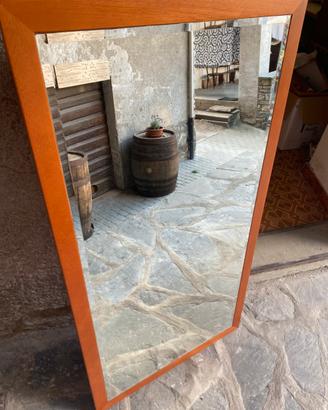 Specchio da parete con cornice in legno
