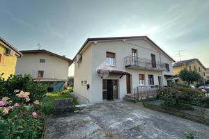 PORZIONE DI BIFAMILIARE A BRESCIA