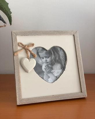 Cornice portafoto in legno a cuore