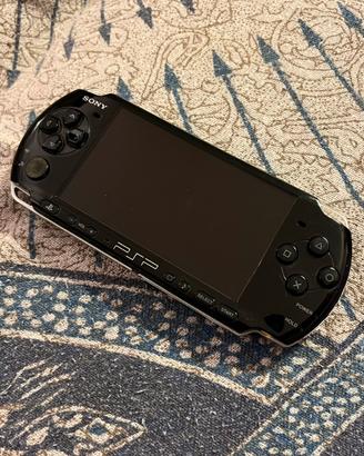 SONY PSP 3004 + Caricatore Originale & Memory 4Gb