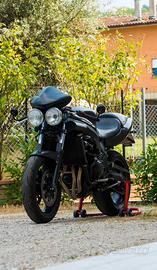 Triumph speed four 600