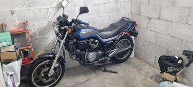 Honda VF 750 - 1985