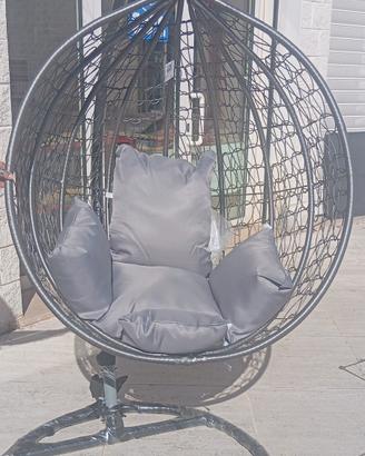 poltrona dondolo con cuscini 