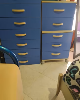 Armadio a 2 ante, 2 comodini, 1 cassettiera