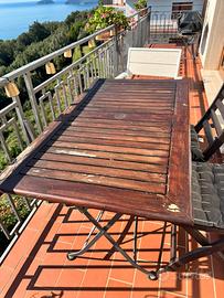 tavolo in legno con gambe in ferro richiudibile