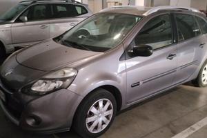 clio Anno  2011 roma est Borghesiana