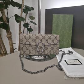 portafoglio con catena