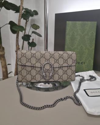 portafoglio con catena